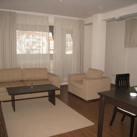 Royal Towers Готель Бансько