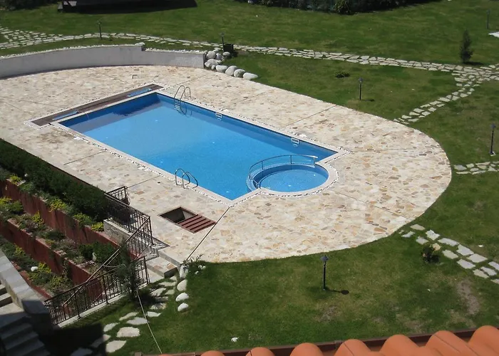 Отель Royal Towers 2*